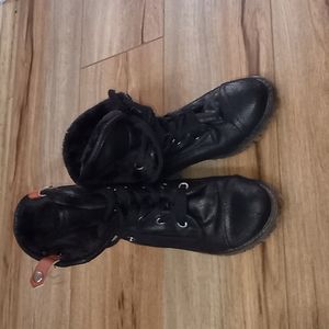 Black roxy combat boots